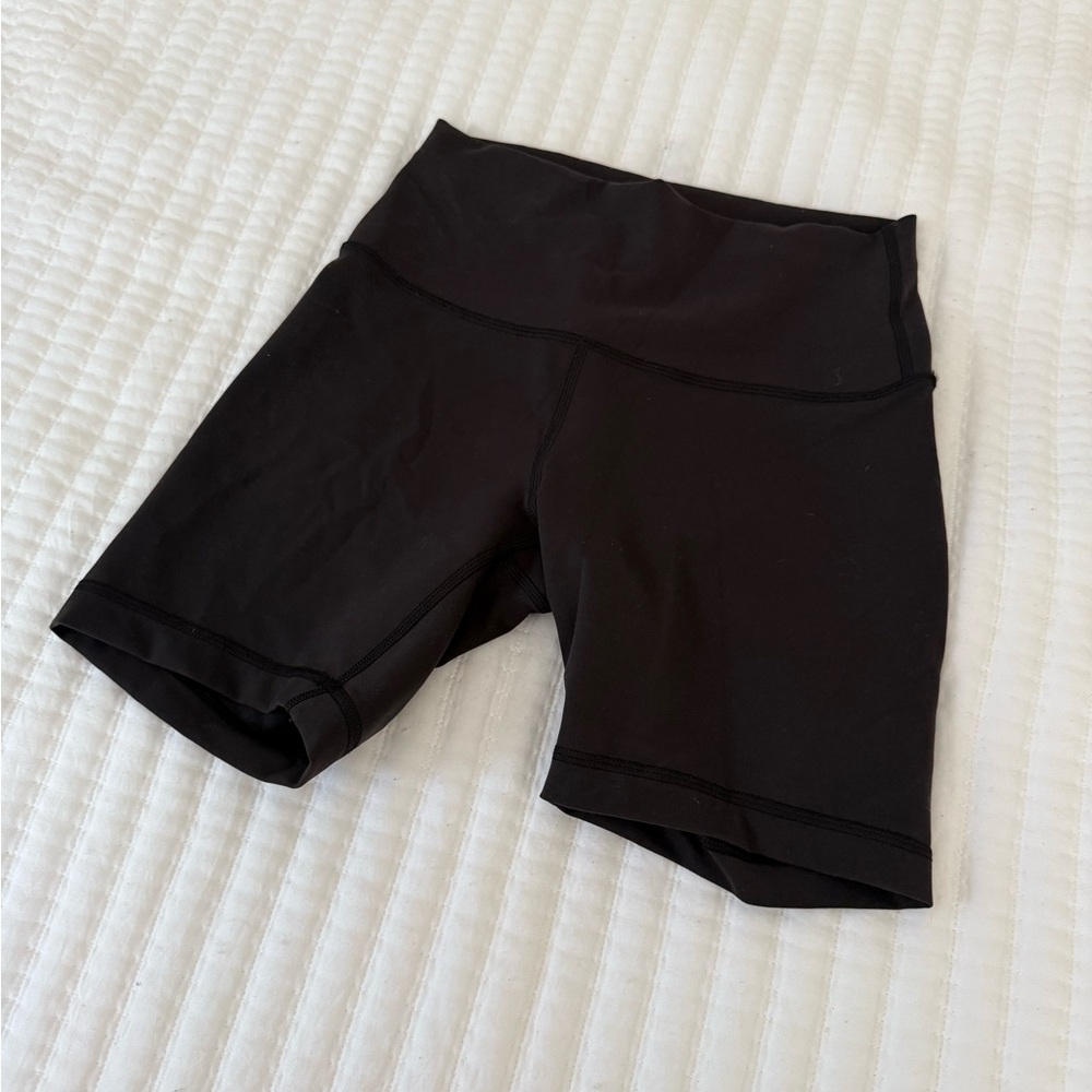 Lululemon Wunder Train High-Rise Short 6" size 6